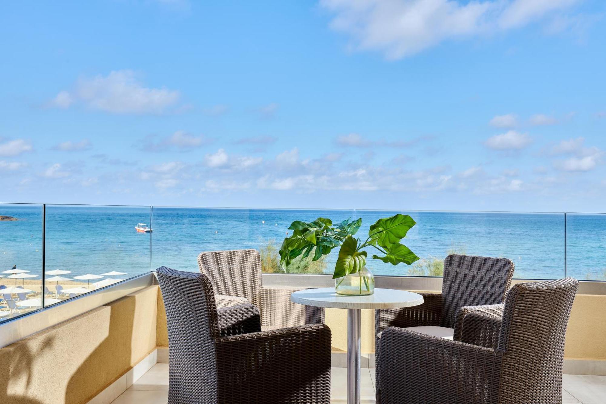 Sirens Beach & Village Малиа Экстерьер фото