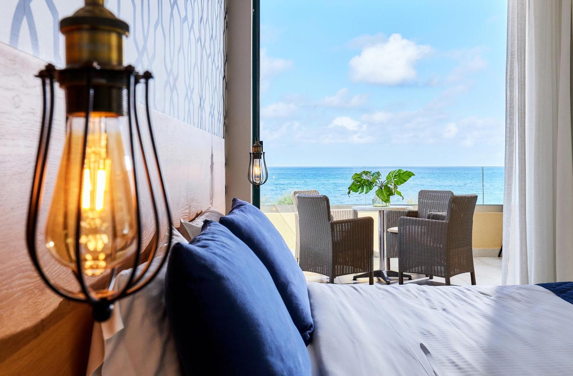 Sirens Beach & Village Малиа Экстерьер фото