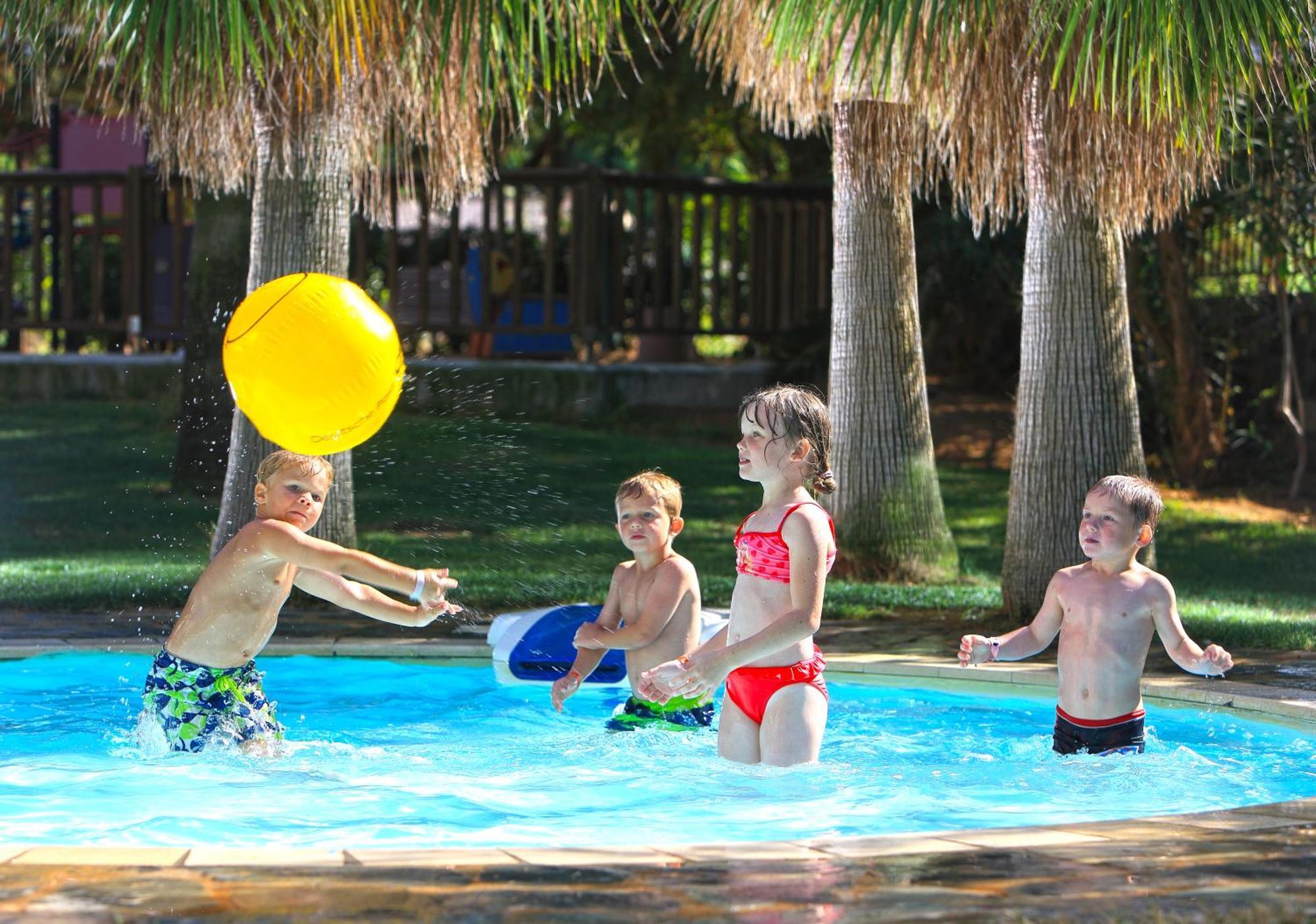 Sirens Beach & Village Малиа Экстерьер фото