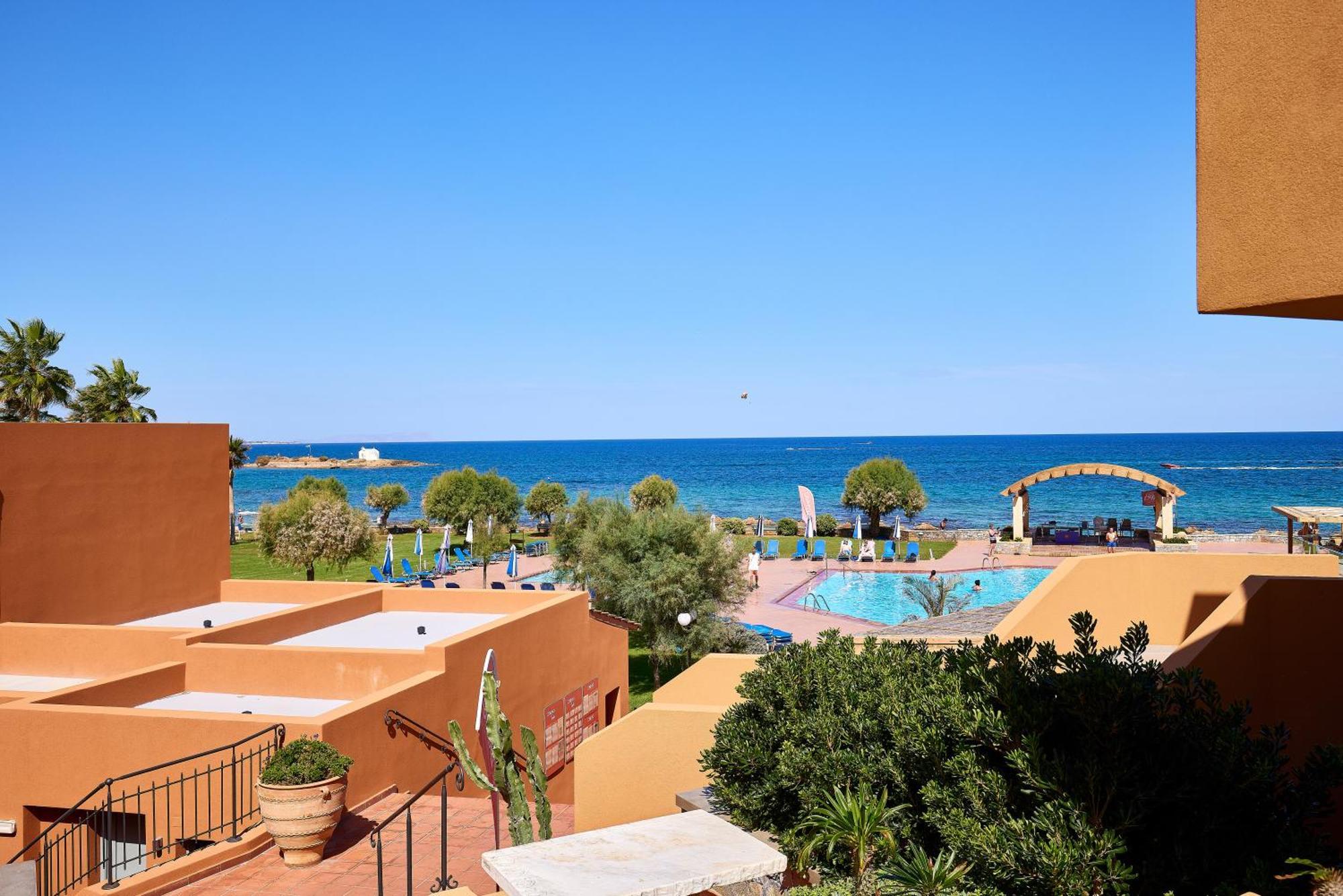 Sirens Beach & Village Малиа Экстерьер фото