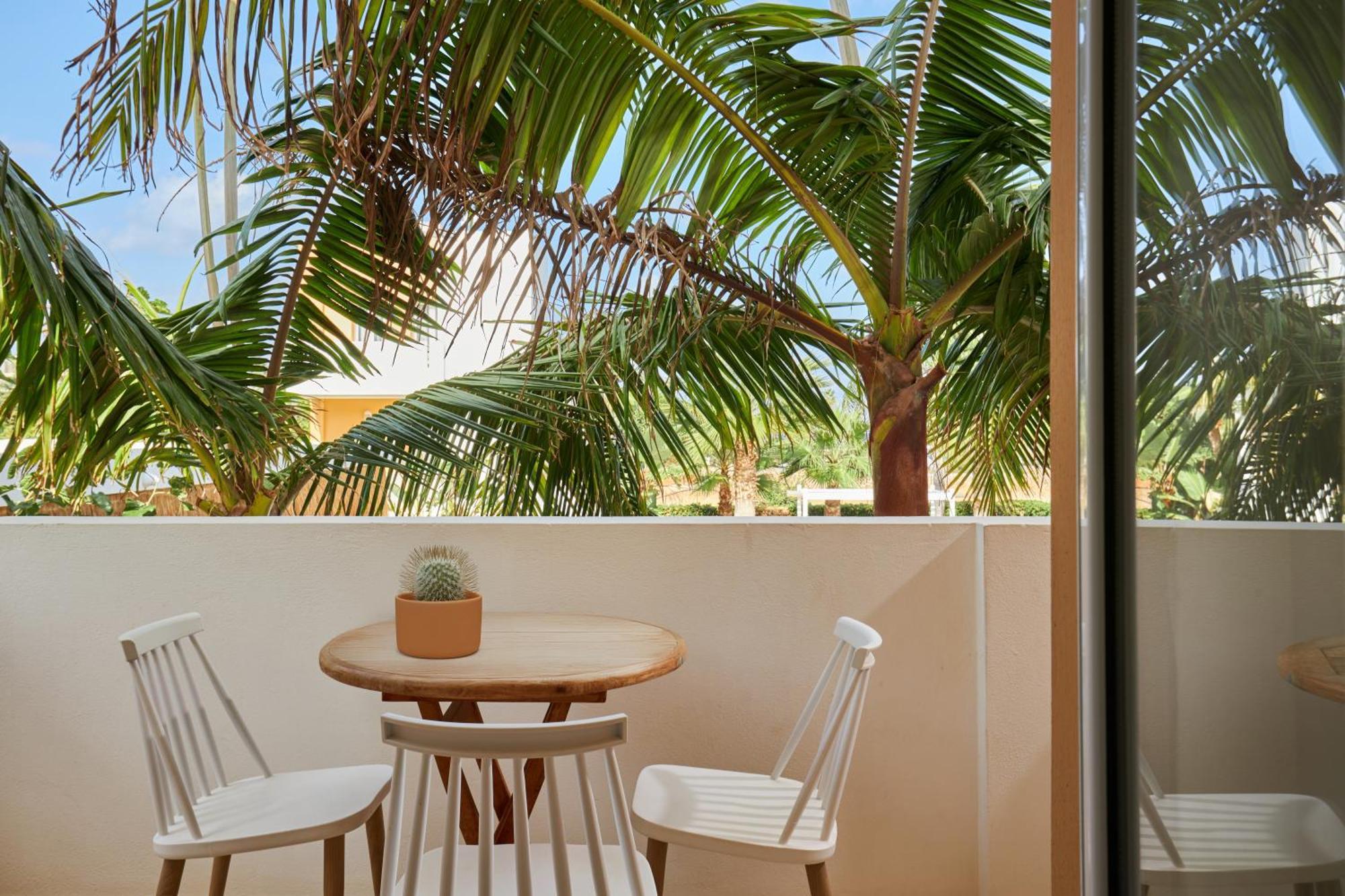 Sirens Beach & Village Малиа Экстерьер фото